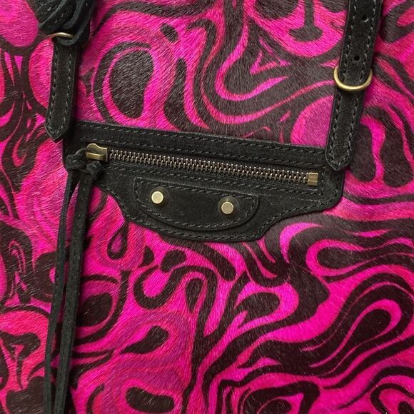 BALENCIAGA   
Magenta and Black Calf Hair and Suede Tote Bag - Picture 15 of 16